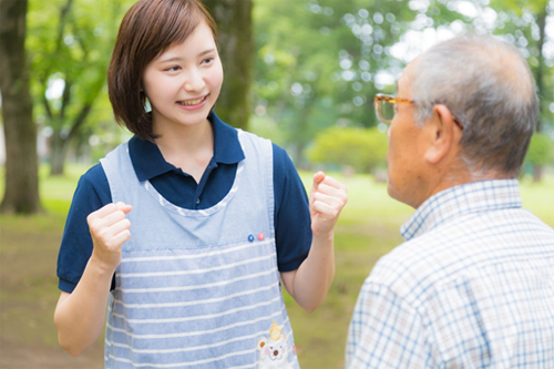 介護職の人手不足・人材不足を解消するためには